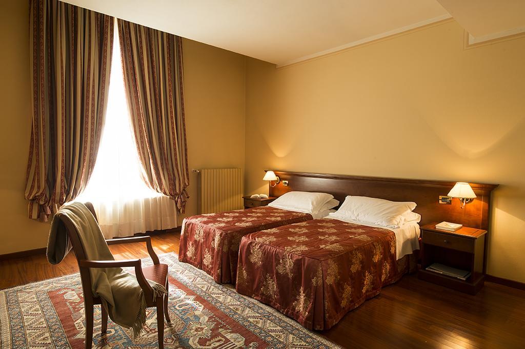 Centro Paolo Vi 3*