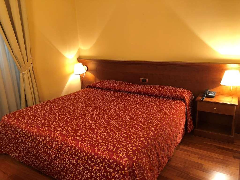 Centro Paolo Vi Hotel 3*